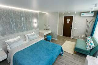 Гостиница Аврора Хабаровск Люкс с кроватью размера «king-size» и балконом-2