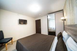 Гостиница Аврора Хабаровск Cемейный номер с собственной ванной комнатой-6