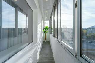 Гостиница Аврора Хабаровск Люкс с кроватью размера «king-size» и балконом-10