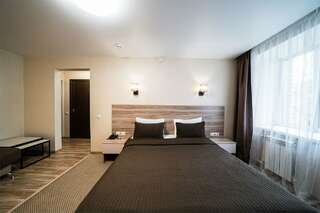 Гостиница Аврора Хабаровск Cемейный номер с собственной ванной комнатой-4