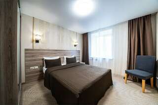 Гостиница Аврора Хабаровск Cемейный номер с собственной ванной комнатой-1