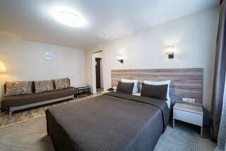 Гостиница Аврора Хабаровск Cемейный номер с собственной ванной комнатой-3