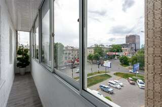 Гостиница Аврора Хабаровск Люкс с кроватью размера «king-size» и балконом-11