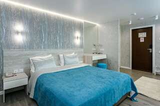 Гостиница Аврора Хабаровск Люкс с кроватью размера «king-size» и балконом-4